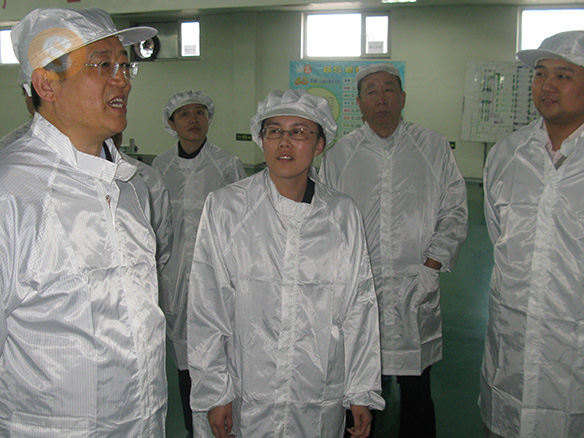 2014年4月22日　当時遼寧省錦州市委書記王明玉さんが当社を調査钻研